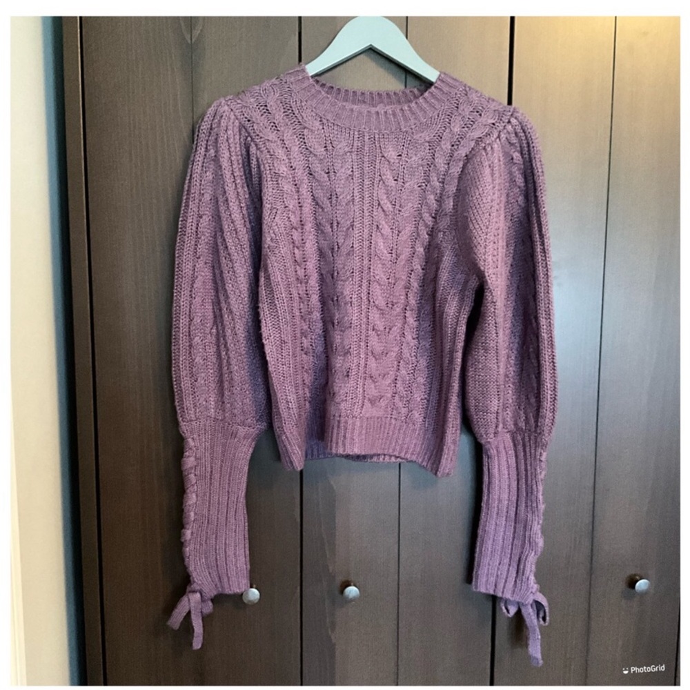 Like New Sweater from 525 America